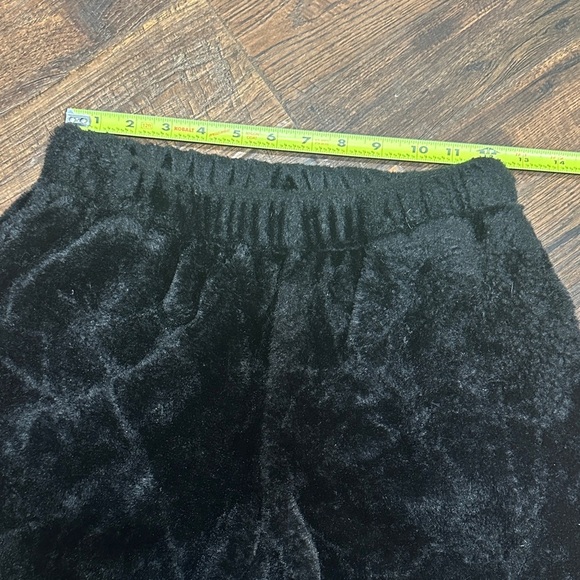 Harper & Ivy Cozy Black Fuzzy Pants - Picture 4 of 10